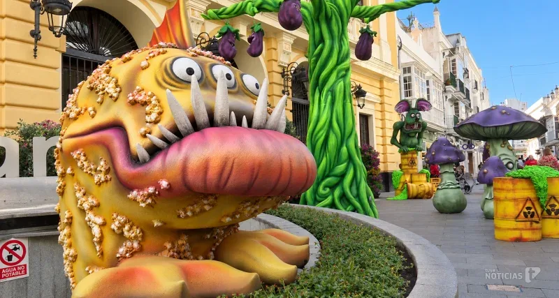 Imagen de anteriores decoraciones de Halloween a las puertas del Ayuntamiento.