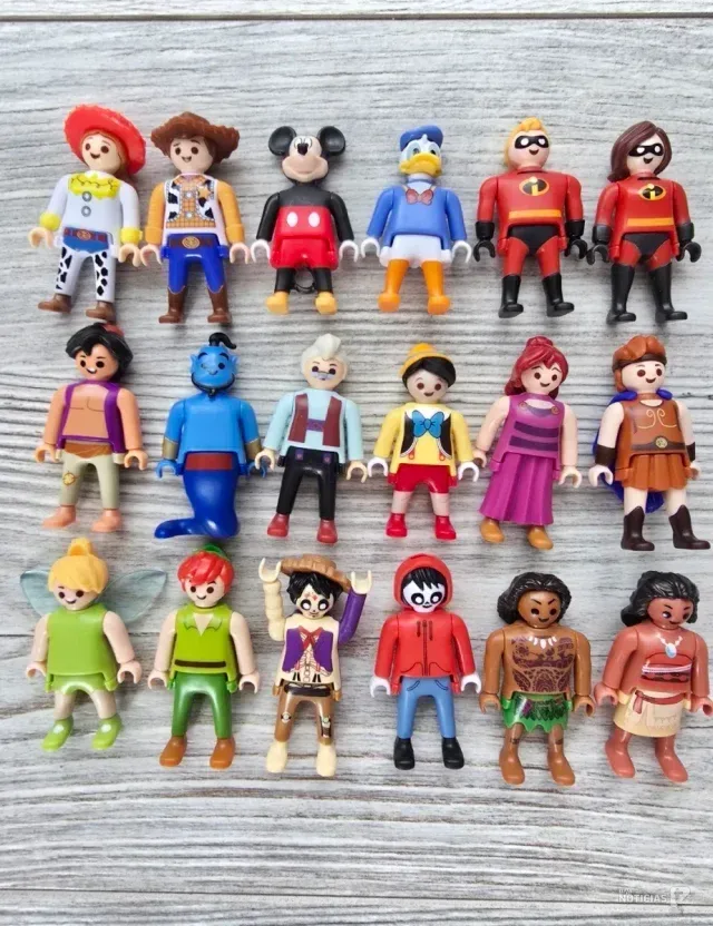 ¿Qué está ocurriendo con estos muñecos en Chiclana? Este es el precio de la colección completa.