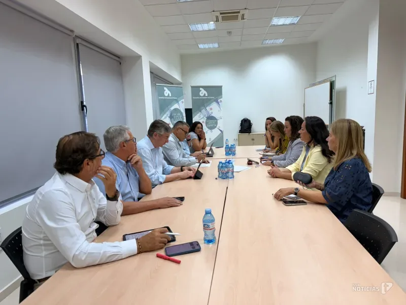 Hita aborda con la Asociación de Empresas los principales retos de Chiclana
