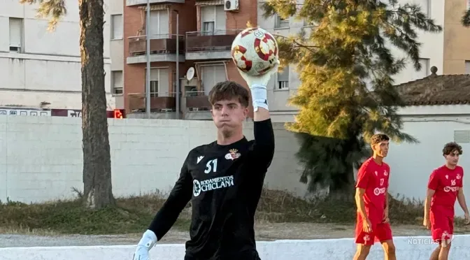 El Chiclana CF refuerza su portería con la llegada del joven Pau Peñas