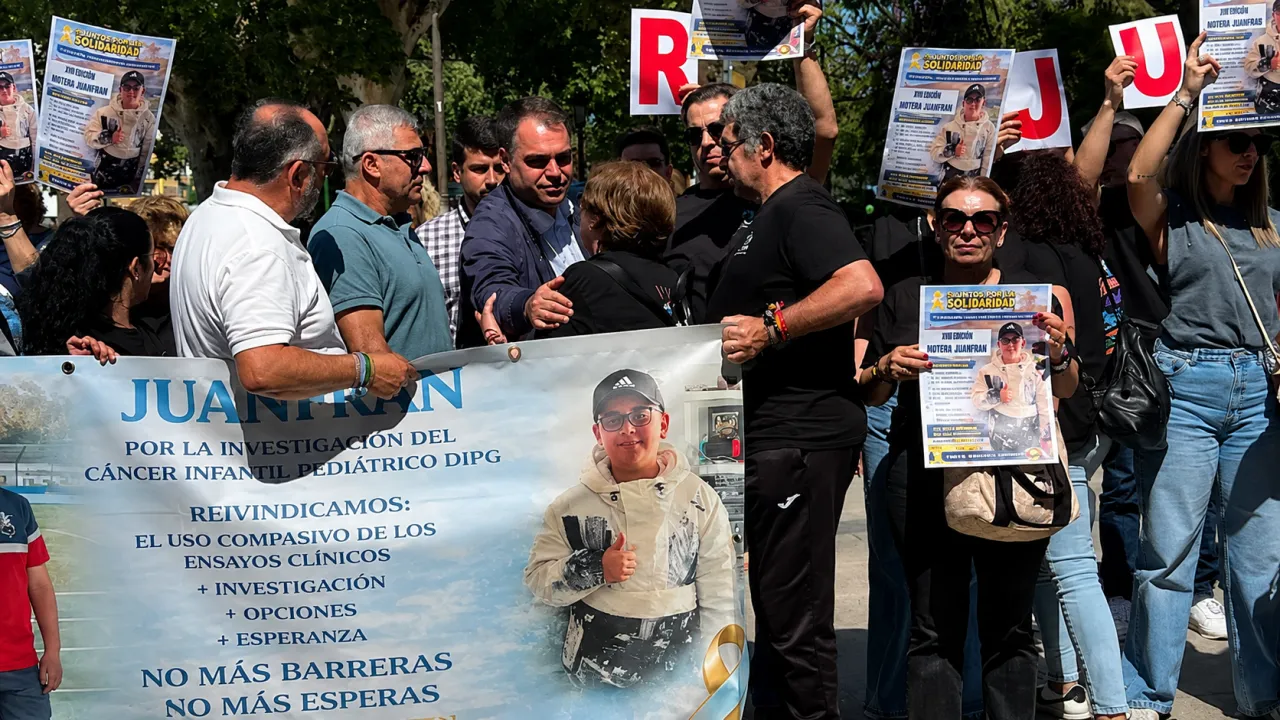 Barbate despide a Juanfran, el niño que convirtió su lucha contra el cáncer en un símbolo de esperanza