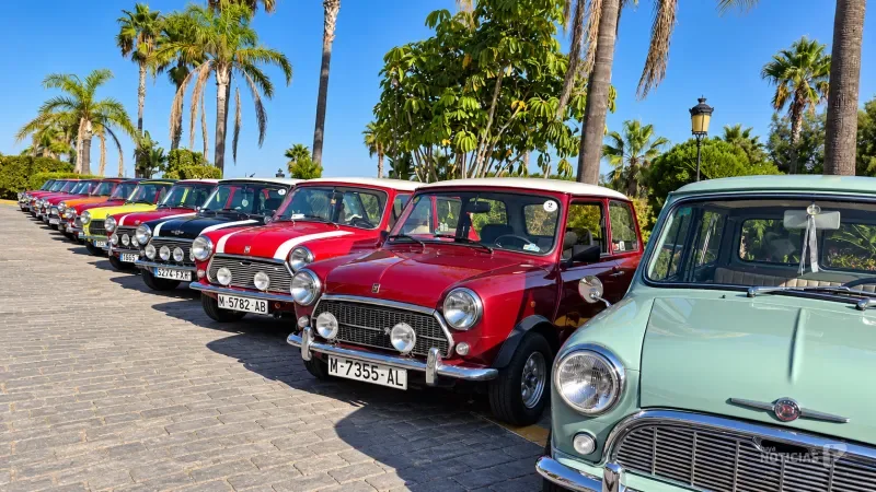 Chiclana bate récords con más de 70 Mini llegados de toda España en su décima concentración nacional