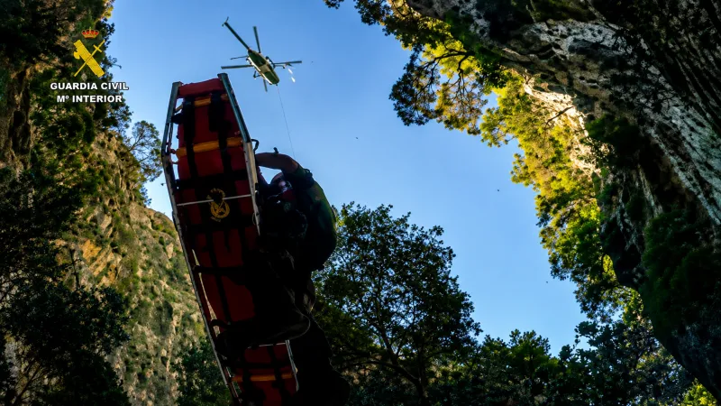 Rescatada una senderista herida en la Garganta Verde tras una compleja operación aérea