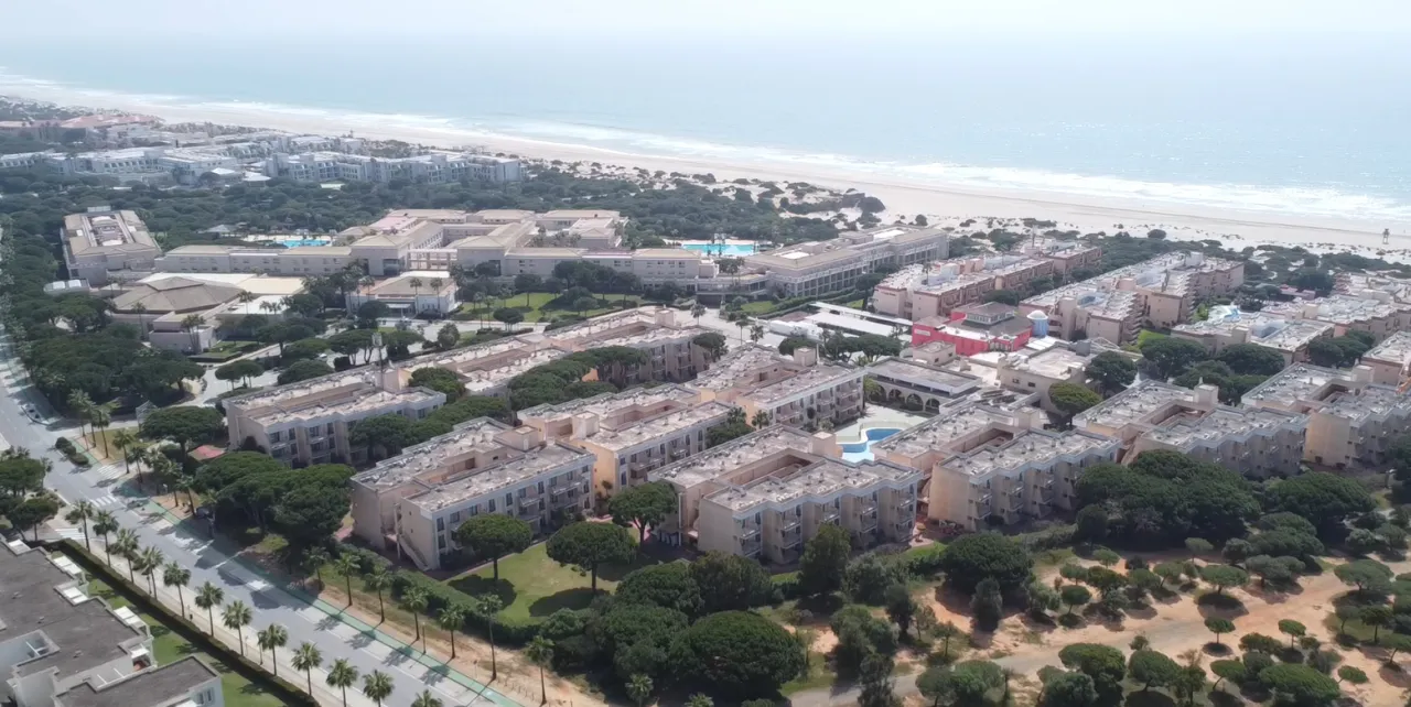 Chiclana arranca el verano con una ocupación hotelera del 87,4% y mejora las cifras de atención turística