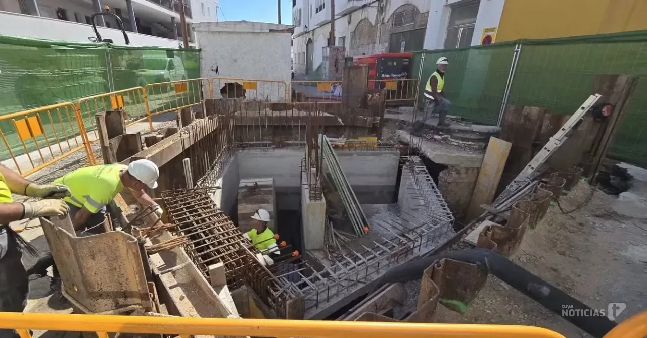 Barbate prohíbe temporalmente el baño en la playa del Carmen por unas obras clave para la nueva depuradora