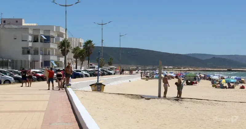 Barbate cierra provisionalmente la playa del Carmen tras la llegada de aguas residuales por las lluvias