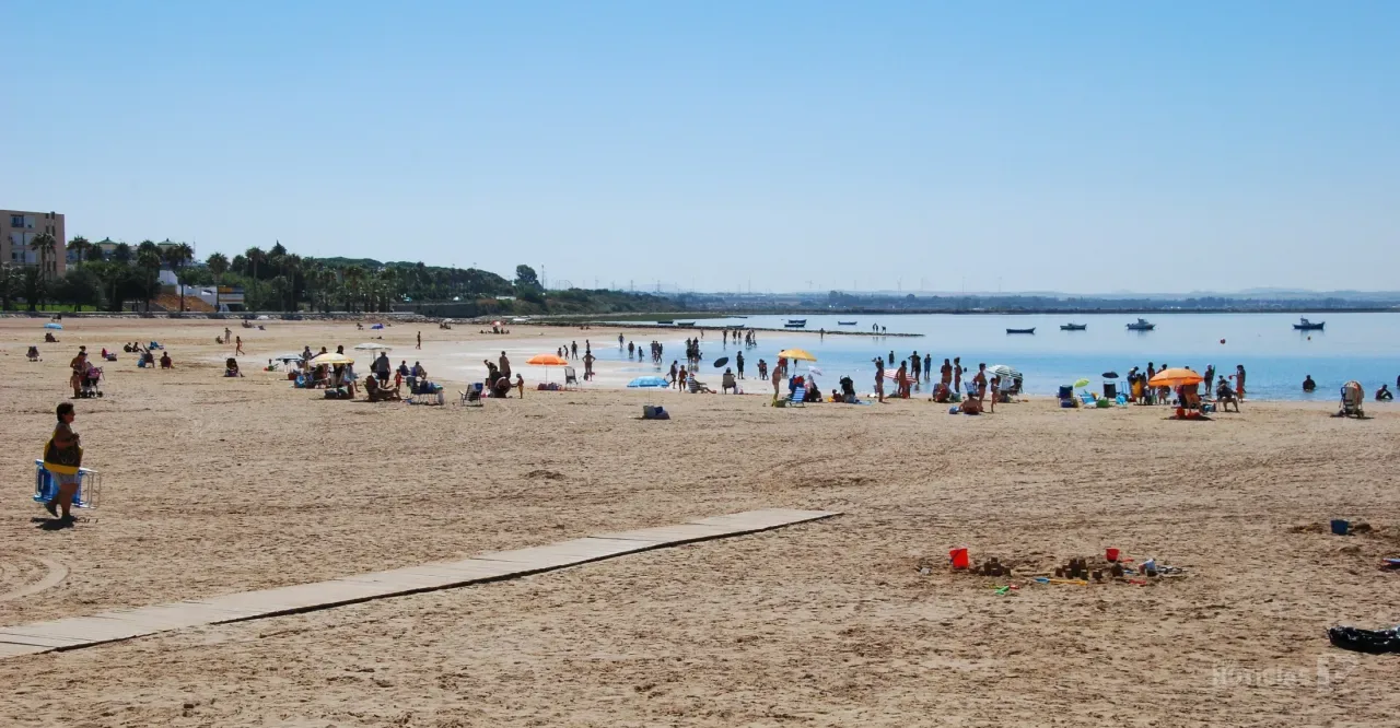 Conoce las cinco playas donde se ha prohibido el baño en la provincia de Cádiz