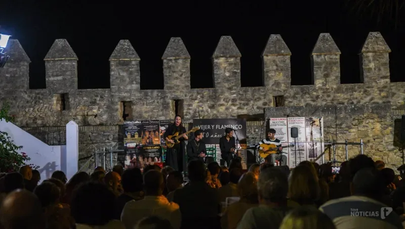 Vejer rinde homenaje a Ramón Astorga en una brillante 53ª Noche Flamenca