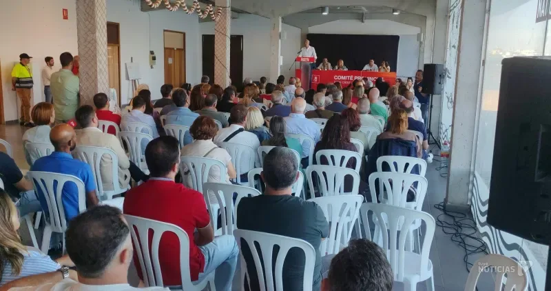 El PSOE de Cádiz arropa en Barbate a Javier Rodríguez como candidato para recuperar la Alcaldía