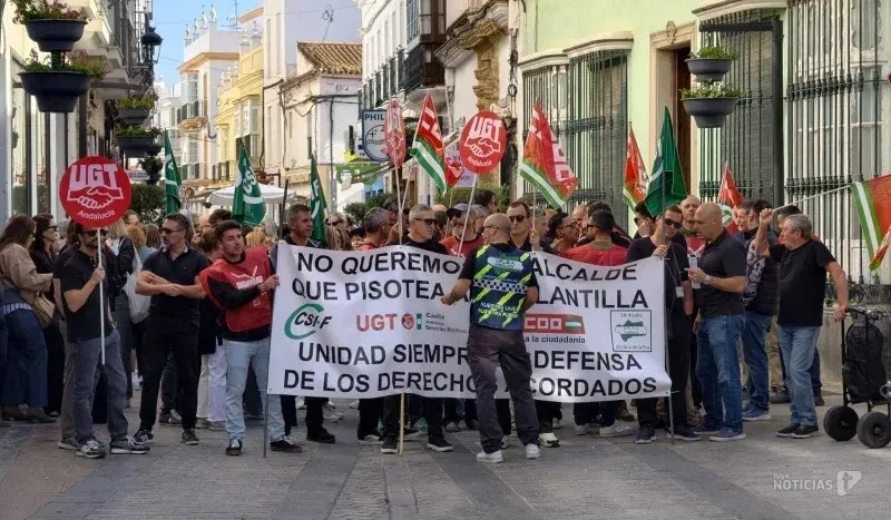 El Pleno de Chiclana se suspende en una mañana marcada por el luto oficial y la segunda protesta de la Policía Local en apenas 48 horas