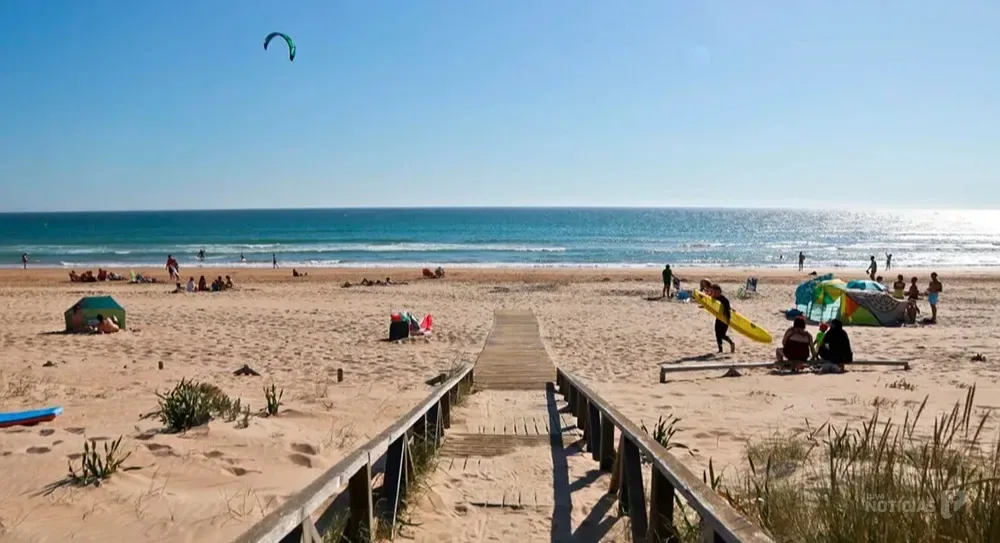 Alerta amarilla por calor y fenómenos costeros en la costa de Cádiz, con especial incidencia en Chiclana y La Janda Litoral