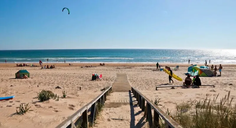 Alerta amarilla por calor y fenómenos costeros en la costa de Cádiz, con especial incidencia en Chiclana y La Janda Litoral