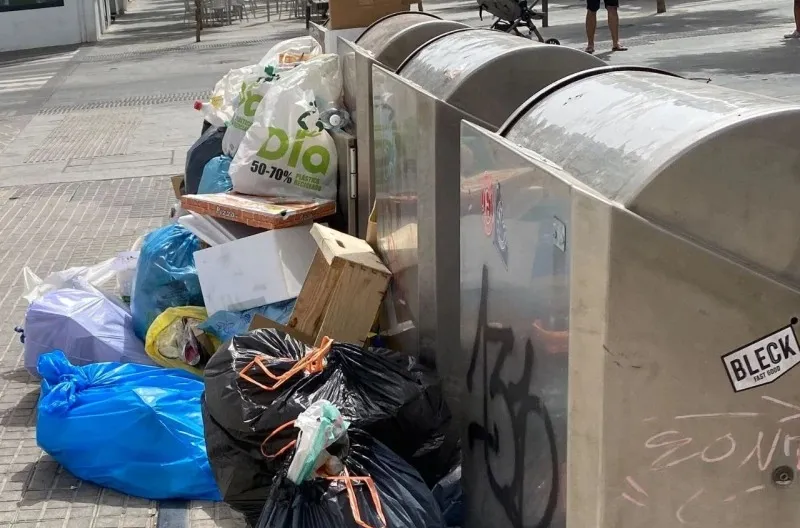Izquierda Unida exige al Ayuntamiento de Conil que acabe con la improvisación en los servicios de limpieza