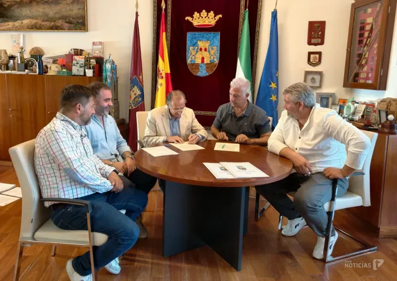 Tatachín de la Frontera recibe ayuda municipal para fortalecer su trabajo en el Carnaval de Chiclana
