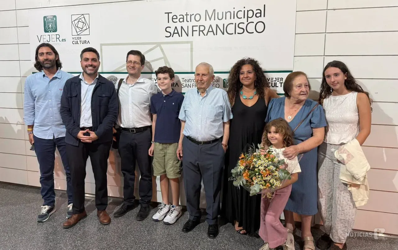 Ángel Tinoco, protagonista de un emotivo homenaje en Vejer