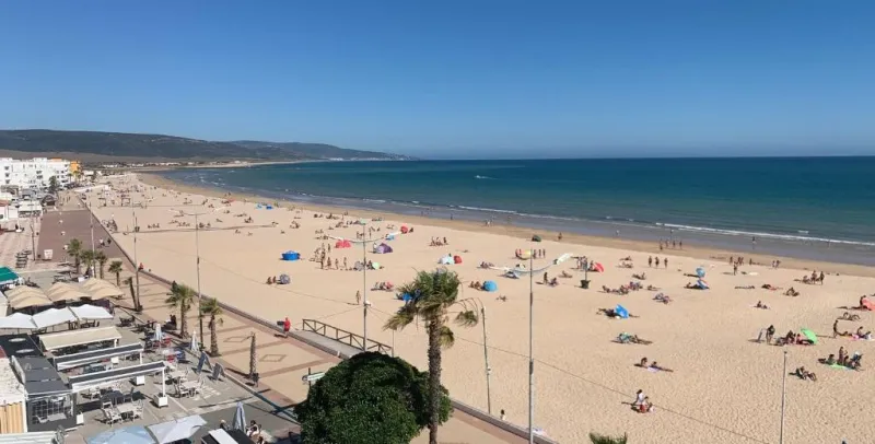 Barbate impulsa el reciclaje con una nueva campaña de concienciación en la playa