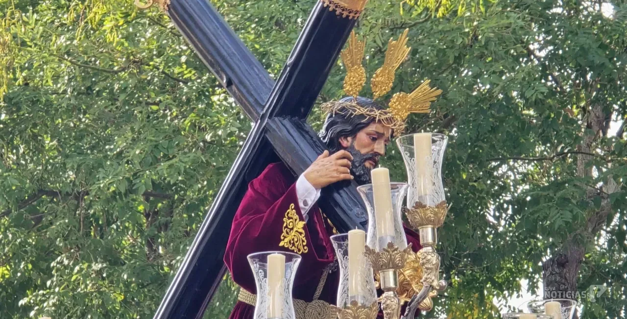 Barbate se volcó con su Nazareno en una jornada histórica