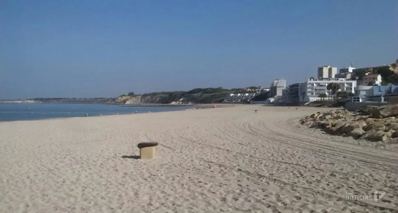 Sanidad reabre tres playas y mantiene restricciones en Chipiona y El Puerto