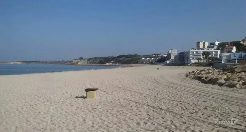 Sanidad reabre tres playas y mantiene restricciones en Chipiona y El Puerto