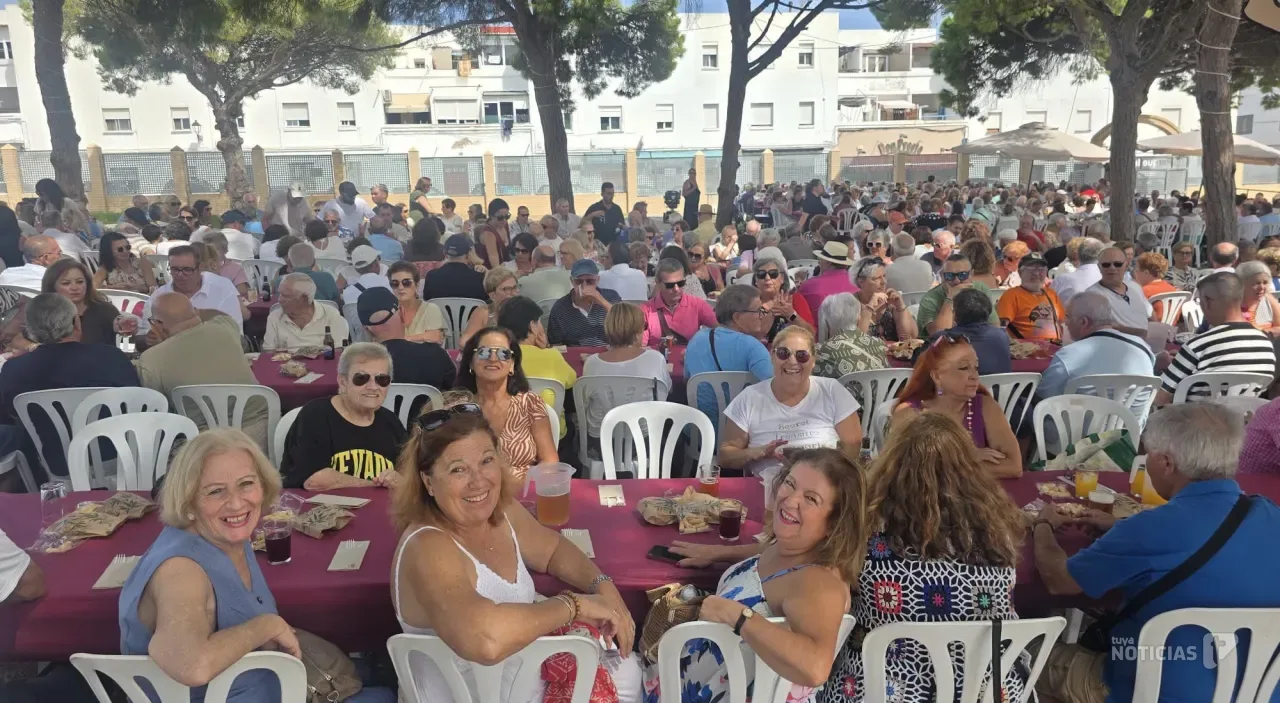 Más de 600 mayores celebran su día en el Parque Infanta Elena