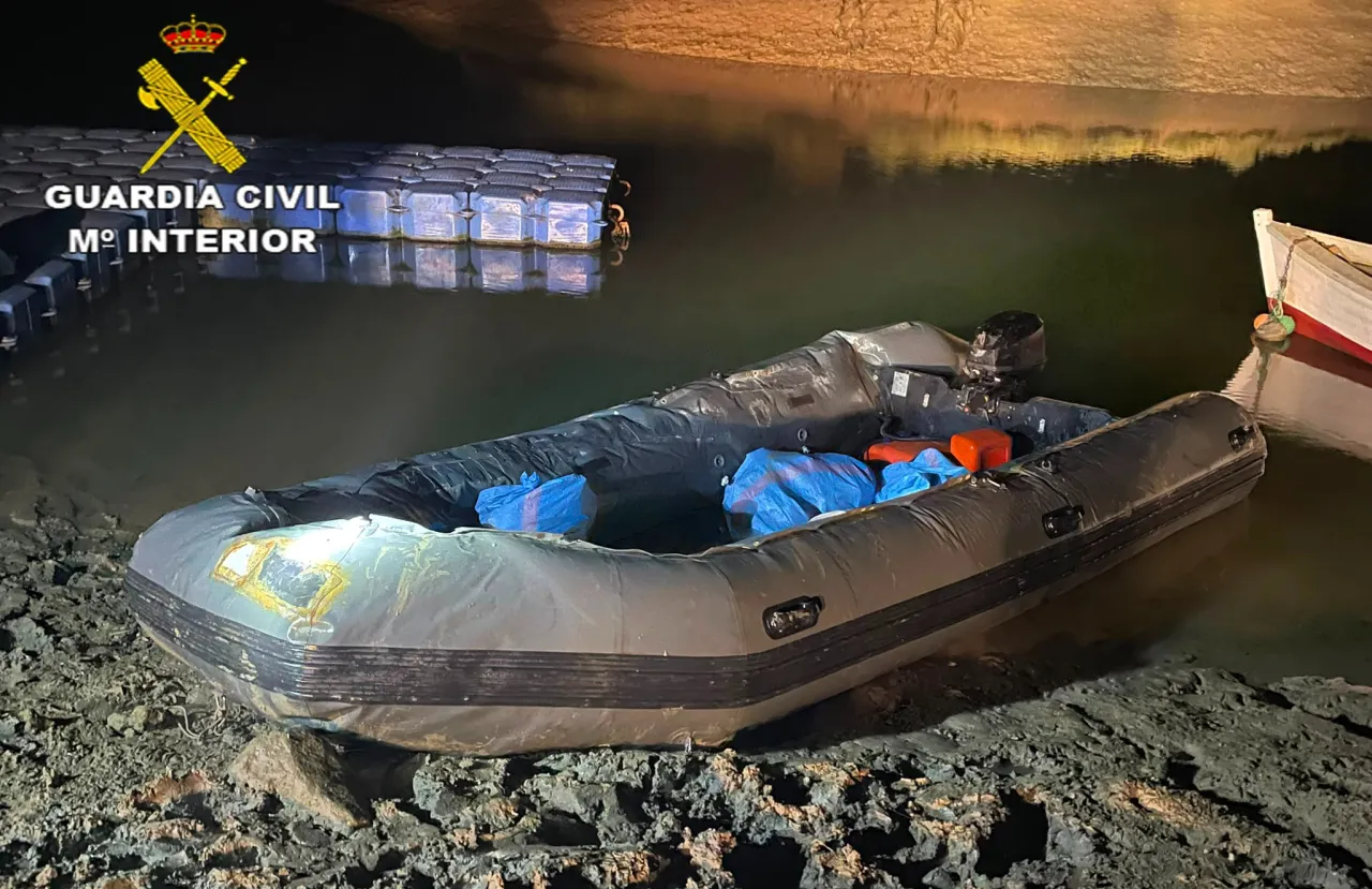 Cuatro detenidos y 915 kilos de hachís intervenidos en un alijo frustrado en Chiclana