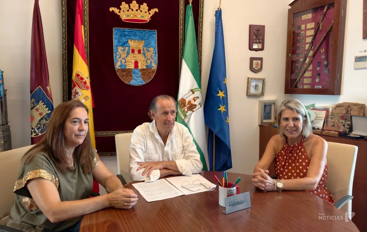 Chiclana otorga el premio 'Más Chiclana' a la actriz Pepa Rus