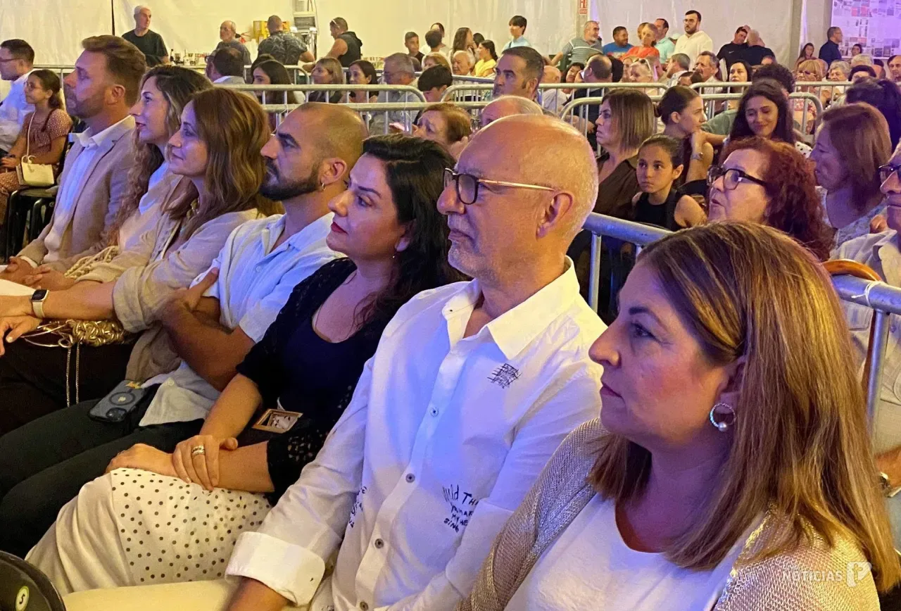 Sorprenden a un desconocido fotografiando la vivienda de la concejala de IU Juani Camacho