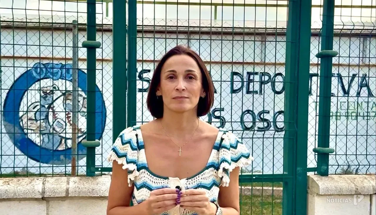 Sin césped, con agujeros y cables al descubierto: el PP denuncia el estado del campo de béisbol de Chiclana