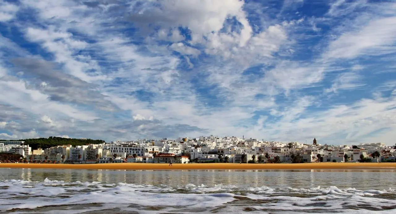 Conil se suma al proyecto turístico inteligente impulsado por la Diputación de Cádiz
