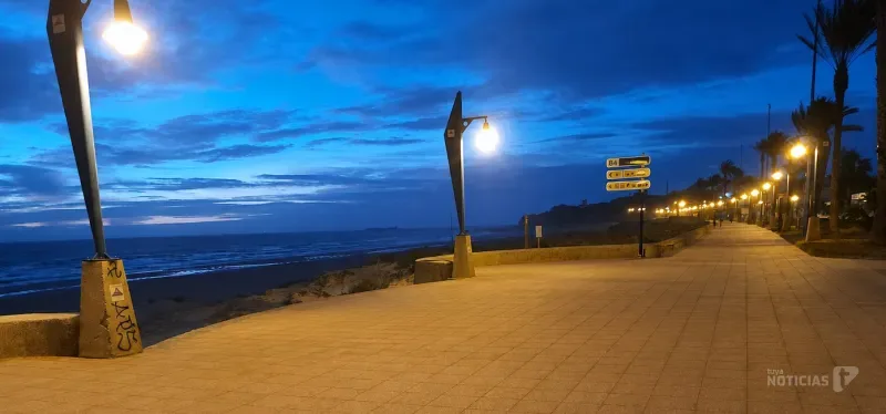 Denuncian destrozos en La Barrosa por concentraciones nocturnas