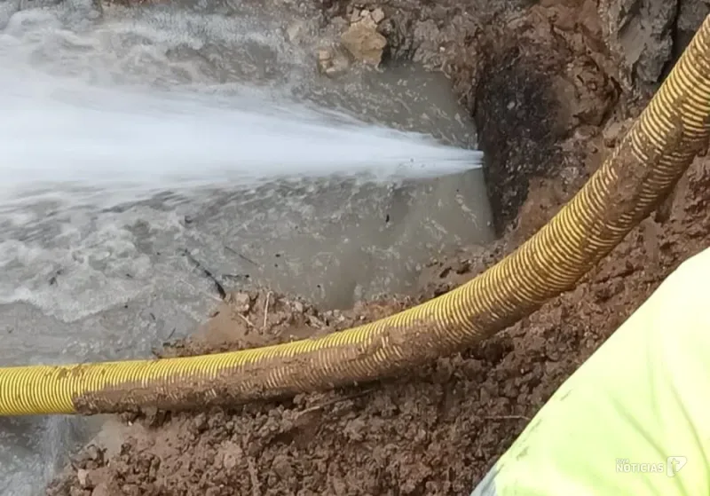 Avería en la tubería de agua de Zahara de los Atunes