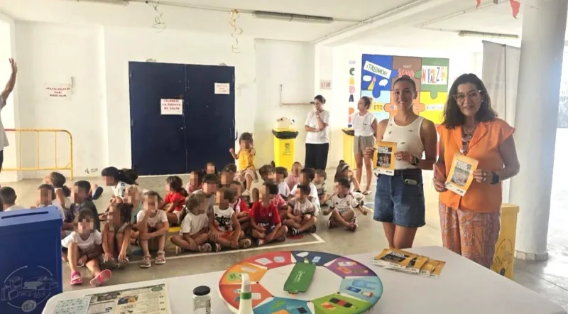 Barbate impulsa el reciclaje y la educación ambiental con una multitudinaria jornada en sus playas