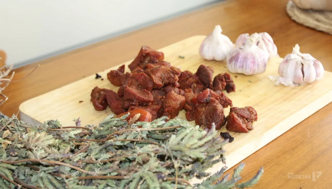 Chiclana se prepara para repartir 170 kilos de tradición en la Fiesta del Chicharrón