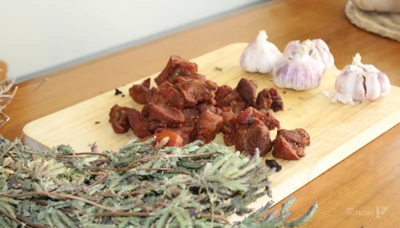 Chiclana se prepara para repartir 170 kilos de tradición en la Fiesta del Chicharrón