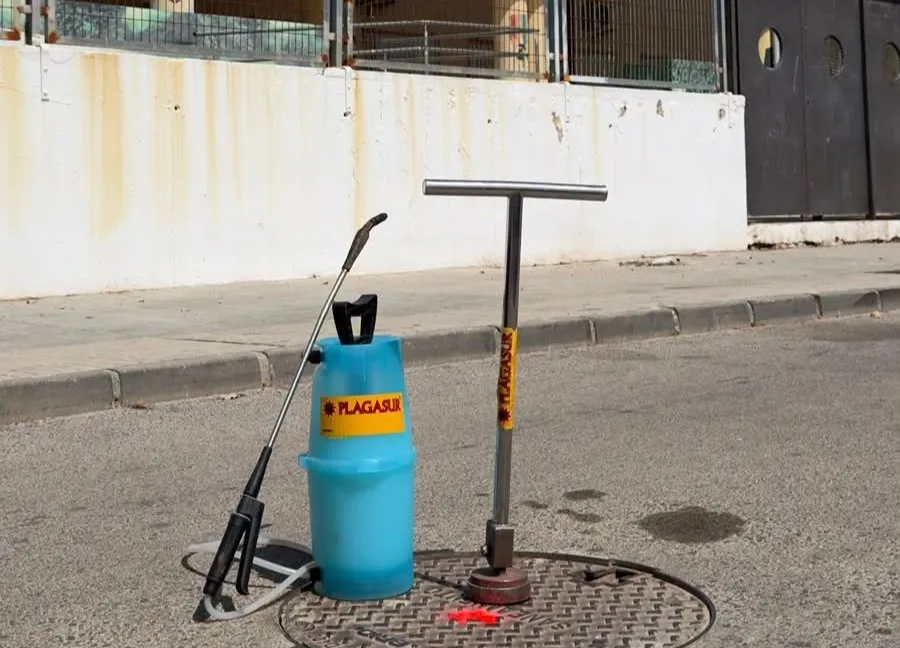 Barbate inicia el cuarto tratamiento de control de plagas en la Zona 1