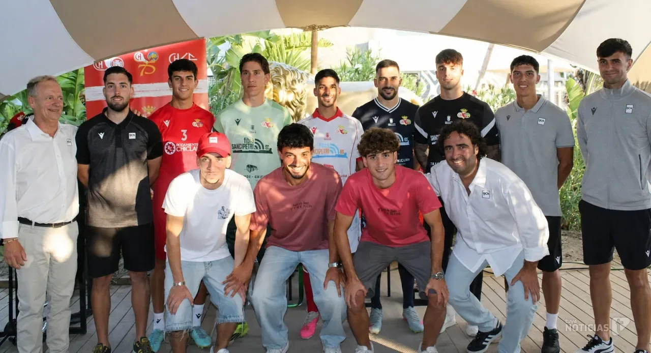 El Chiclana CF presenta una nueva piel que combina tradición, elegancia y guiños a la ciudad