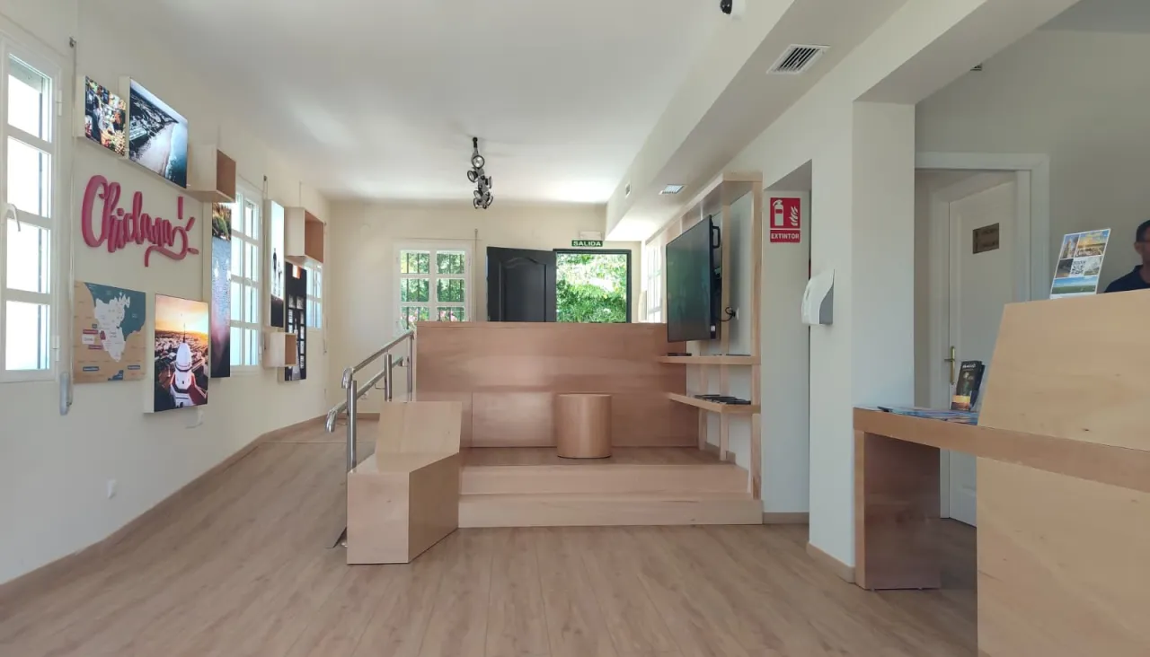 Renuevan y modernizan las oficinas turísticas de La Barrosa y Novo Sancti Petri