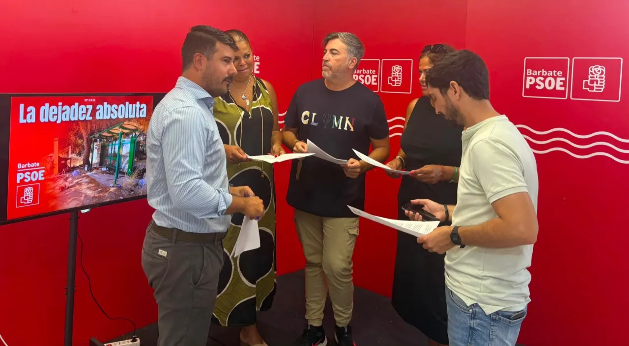 El PSOE pone el foco en los incendios, la suciedad y las plagas en Barbate