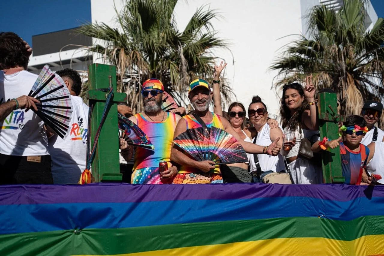 Zahara de los Atunes celebra el Orgullo LGTBI+ con un desfile lleno de diversidad y reivindicación