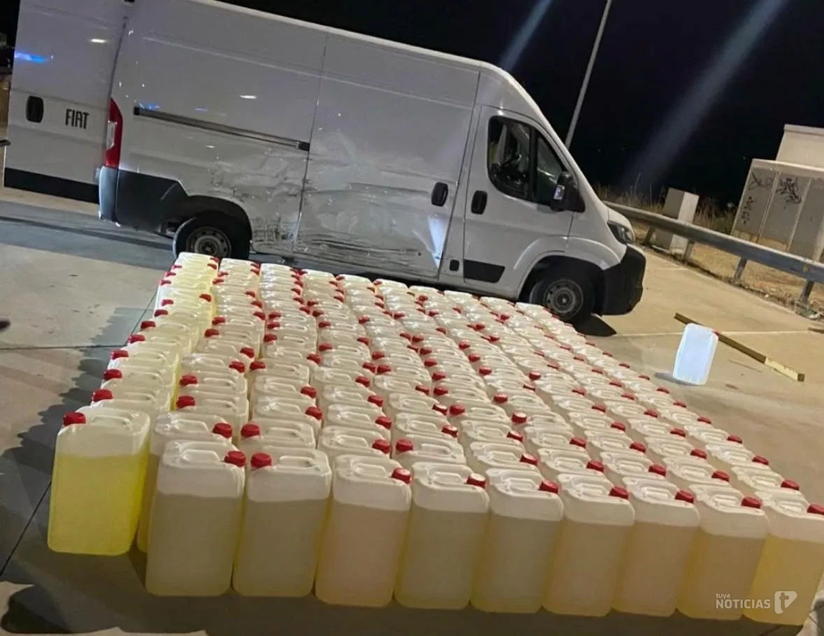 La Guardia Civil detiene a dos personas tras un control contra el contrabando de combustible en la A-48
