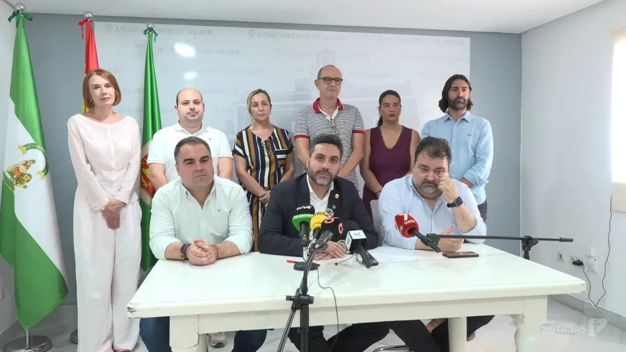 Antonio González pide a Dolores de Melo que entregue su acta tras su dimisión del Gobierno de Vejer