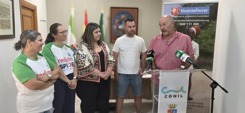 Conil nada por Mozambique en una travesía solidaria con récord de participación