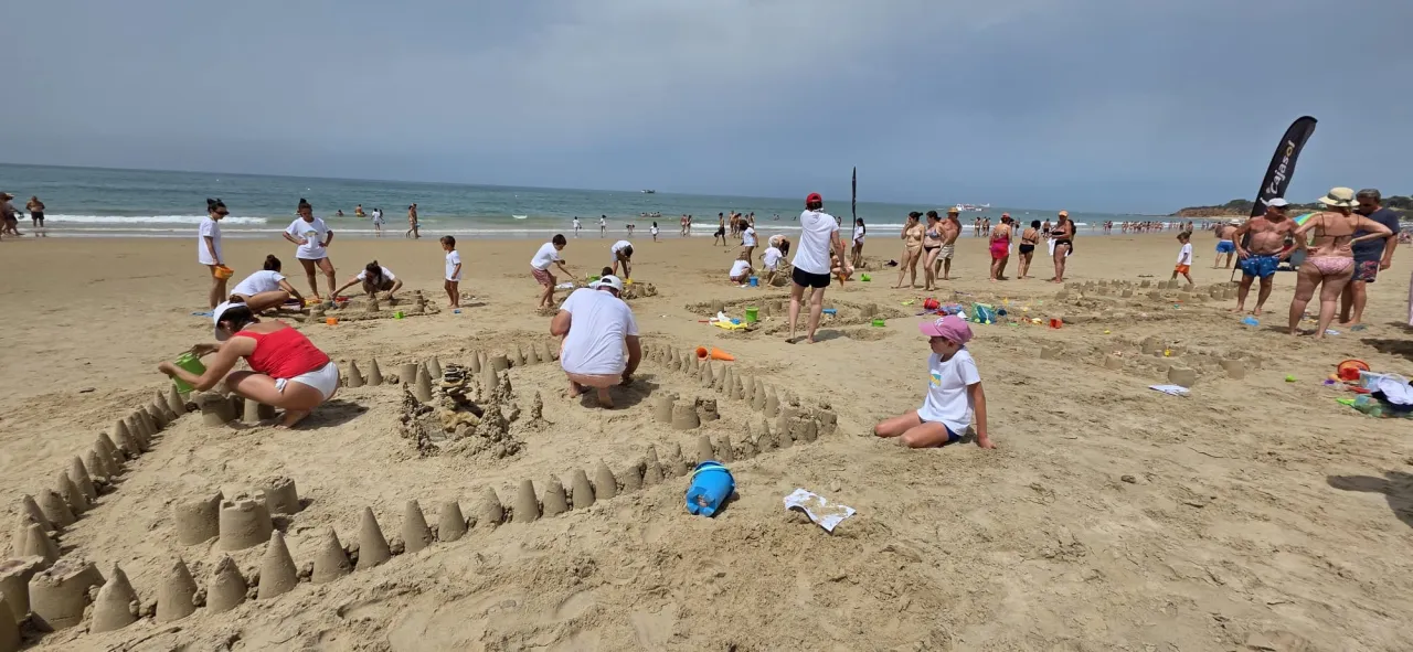 Una apuesta por fortalecer el turismo familiar con castillos de arena