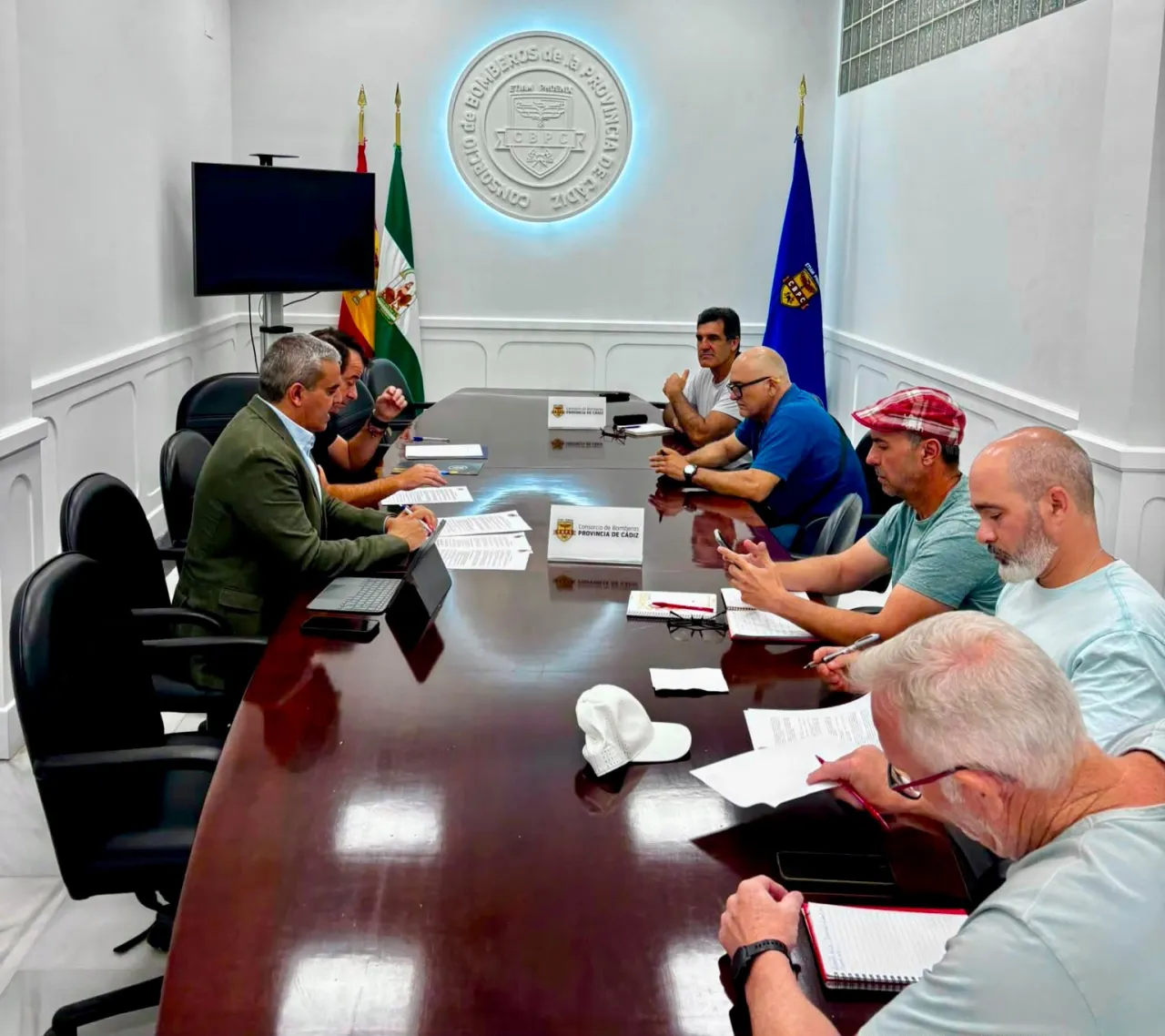 Bomberos y sindicatos acuerdan mejorar los nombramientos en categoría superior