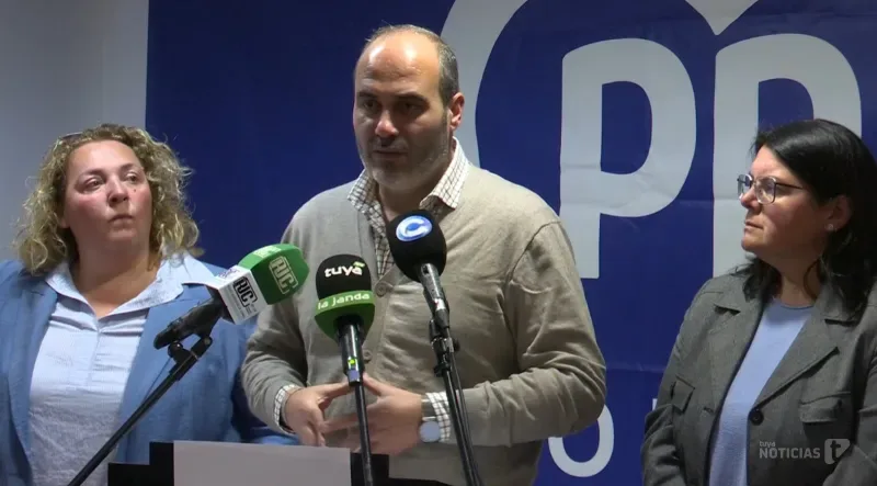 El PP exige explicaciones a la alcaldesa y la dimisión de Manuel Almazo