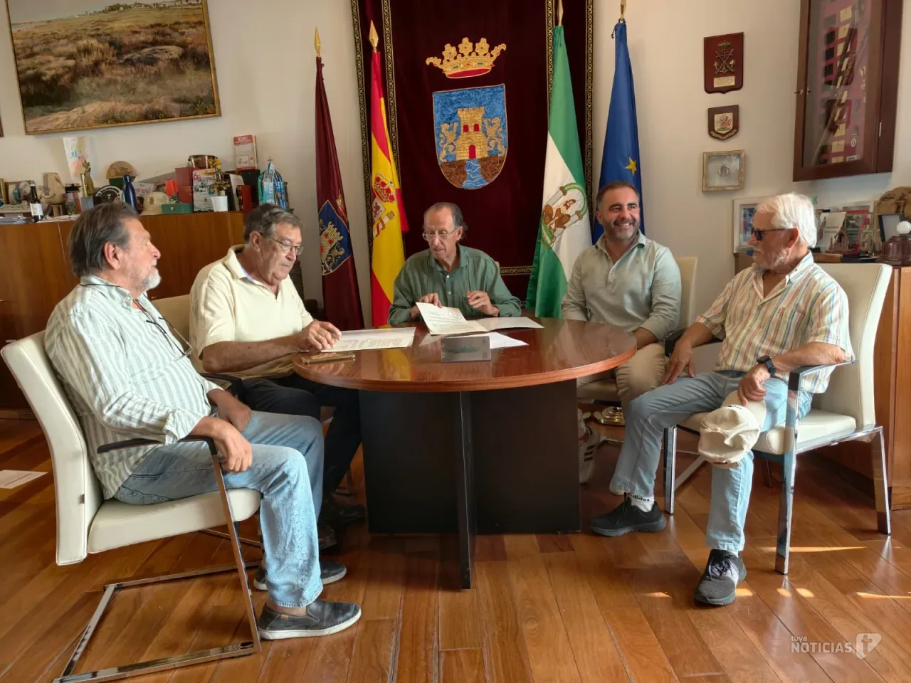 La Peña Carnavalesca Perico Alcántara recibe apoyo municipal para sufragar gastos de su sede