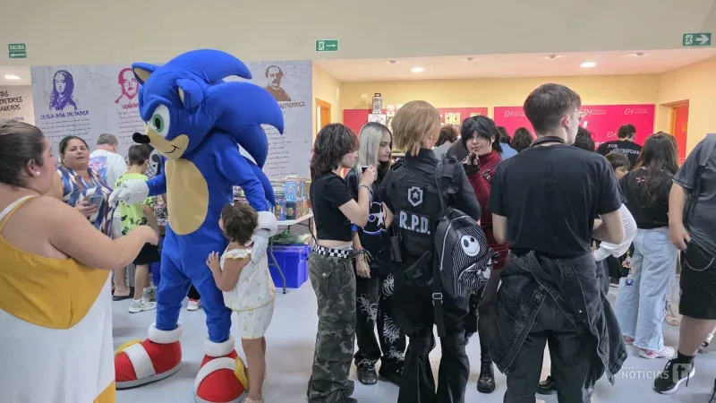 Sonic y otros personajes de los videojuegos se han acercado a Retro Chiclana