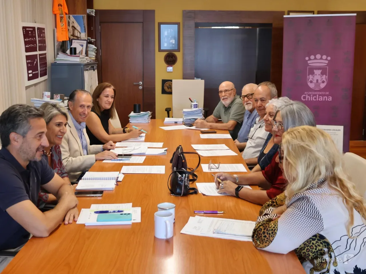 Alcaldía y vecinos de Chiclana Norte abordan mejoras en infraestructuras y servicios básicos