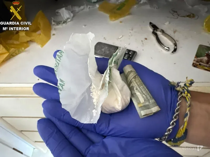 Desmantelado un punto de venta de drogas a metros de un colegio en Conil