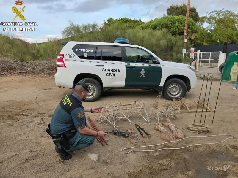 La Guardia Civil detiene una captura ilegal de aves en el Parque Natural de la Breña